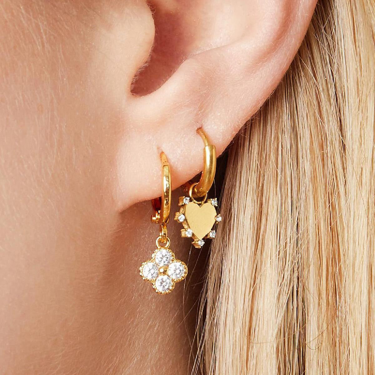 Oorbellen hartjes met strass O005